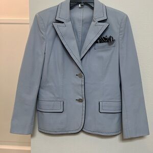 Elegant Light Gray Blazer with Black Detailing